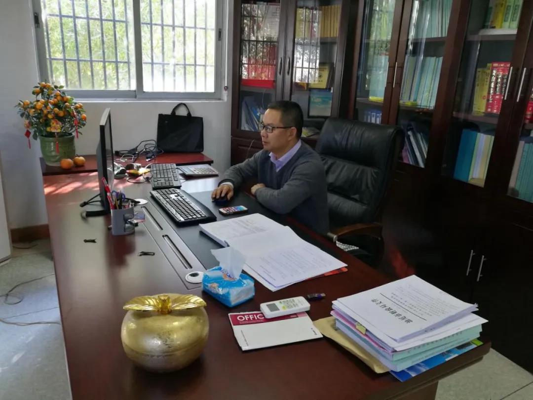 【“五一劳模谈”系列报道之一】艰苦奋斗决心扎根基层，只争朝夕奉献养猪事业——记省食出宝山猪场总经理刘定发同志